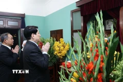 Tối 16/2/2026 (đêm 29 Tết), trước thời khắc Giao thừa chuyển sang Xuân mới Bính Ngọ, Chủ tịch nước Lương Cường tới dâng hương tưởng niệm Chủ tịch Hồ Chí Minh tại Di tích Nhà 67 tại Khu Di tích Chủ tịch Hồ Chí Minh trong Phủ Chủ tịch và tại trụ sở cơ quan Văn phòng Chủ tịch nước (số 2 Lê Thạch). (Ảnh: Lâm Khánh/TTXVN)