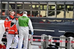 Lực lượng an ninh triển khai cuộc truy tìm quy mô lớn với sự tham gia của nhiều sỹ quan cảnh sát, đồng thời phong tỏa nghiêm ngặt khu vực xung quanh để phục vụ công tác điều tra. (Nguồn: EPA)