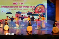 Văn nghệ chào mừng hội thi. (Ảnh: Thái Hùng/TTXVN)