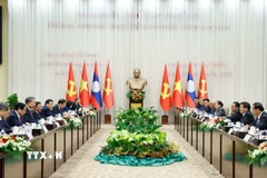 Tổng Bí thư Tô Lâm và Tổng Bí thư, Chủ tịch nước Lào Thongloun Sisoulith đồng chủ trì Cuộc gặp cấp cao giữa Đảng Cộng sản Việt Nam và Đảng Nhân dân Cách mạng Lào. (Ảnh: Thống Nhất/TTXVN)