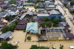 Cảnh ngập lụt sau những trận mưa lớn tại tỉnh Aceh, Indonesia. (Nguồn: THX/TTXVN)