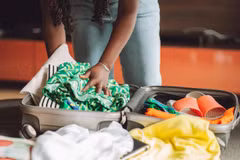 Việc nhồi nhét quá nhiều đồ vào vali có thể nhanh chóng biến kỳ nghỉ trong mơ thành cơn đau đầu về hậu cần. (Nguồn: Getty Images)