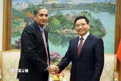 Phó Thủ tướng Nguyễn Văn Thắng tiếp ông Krisha Srinivasan, Giám đốc IMF khu vực châu Á-Thái Bình Dương. (Ảnh: TTXVN phát)