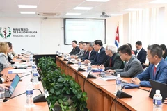 Quang cảnh buổi làm việc với Bộ Y tế Cuba. (Ảnh: Việt Hùng/TTXVN)