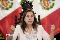 Tổng thống Peru Dina Boluarte phát biểu trong một cuộc họp báo tại Lima. (Nguồn: REUTERS/TTXVN)