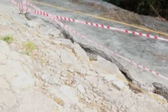 Phú Thọ công bố tình huống khẩn cấp do sạt lở, nứt đê Cà Lồ-Nam Viêm