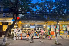 Hội An khoác lên mình vẻ đẹp vừa lãng mạn vừa hoài cổ. (Nguồn: Vietnam+)