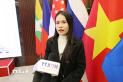 Em Nguyễn Thị Lan Anh, học viên thạc sỹ tại Đại học Kinh tế thương mại đối ngoại Bắc Kinh, trả lời phỏng vấn phóng viên TTXVN tại Bắc Kinh. (Ảnh: Công Tuyên/TTXVN)