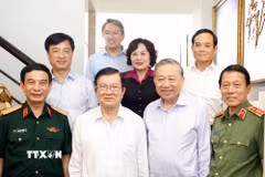 Tổng Bí thư, Chủ tịch nước Tô Lâm cùng Đoàn công tác Trung ương đến thăm nguyên Chủ tịch nước Trương Tấn Sang. (Ảnh: Thống Nhất/TTXVN)