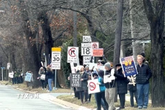 Người dân biểu tình phản đối ICE trên một tuyến phố của tiểu bang Maryland ngày 11/01/2026. (Ảnh: Ngọc Quang/TTXVN)