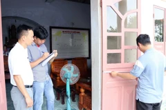 Xã Kiến Thụy tổ chức kiểm kê tài sản nằm trong diện di dời Dự án. (Ảnh: Hoàng Ngọc/TTXVN)