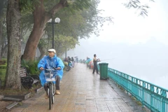 Ngày và đêm 28/3, phía Đông Bắc Bộ và Thủ đô Hà Nội sáng có mưa và sương mù. (Ảnh: Nguyễn Hoa/TTXVN phát)