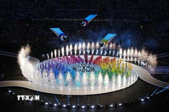 Nghệ sĩ biểu diễn tại lễ khai mạc Olympic mùa Đông Milan-Cortina 2026 ở Milan, Italy, ngày 6/2/2026. (Nguồn: THX/TTXVN)