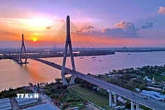 Cầu Cần Thơ là cầu dây văng có nhịp chính dài nhất tại khu vực Đông Nam Á (chiều dài nhịp chính là 550m), được xây dựng bằng nguồn viện trợ phát triển chính thức ODA của Chính phủ Nhật Bản và vốn đối ứng của Chính phủ Việt Nam. (Ảnh: Tuấn Anh/TTXVN)