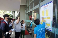 Thí sinh dự thi tại điểm thi Trường Đại học Sư phạm Kỹ thuật Thành phố Hồ Chí Minh. (Ảnh: Thu Hoài/TTXVN)