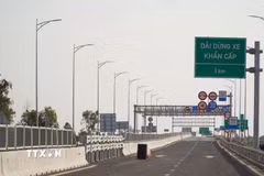 Dự án thành phần cao tốc Hậu Giang-Cà Mau đoạn thuộc tỉnh Cà Mau. (Ảnh: Tuấn Phi/TTXVN)