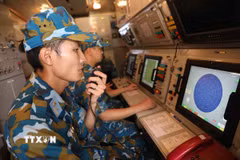 Kíp xe điều khiển Tiểu đoàn 124, Trung đoàn Tên lửa 284, Sư đoàn 365, trong buổi huấn luyện phối hợp tác chiến. (Ảnh: Danh Lam/TTXVN)