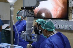 Đội ngũ phẫu thuật thực hiện ca cấy ghép tại Bệnh viện Rambam ở Haifa. (Nguồn: Trung tâm Y tế Rambam)