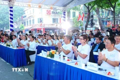 Sáng 1/11/2025, tại Hà Nội, Ban Tuyên giáo và Dân vận Trung ương phối hợp với Bộ Nông nghiệp và Môi trường, Ủy ban Nhân dân thành phố Hà Nội, Chương trình Phát triển Liên hợp quốc (UNDP) tại Việt Nam, Tổ chức Y tế Thế giới (WHO) tại Việt Nam tổ chức Sự kiện “Không khí sạch cho bầu trời xanh” nhằm phát triển phong trào Chung tay cải thiện và nâng cao chất lượng không khí tại Việt Nam. (Ảnh: Phương Hoa/TTXVN)