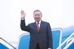 Tổng Bí thư Tô Lâm rời Thủ đô Hà Nội, lên đường thăm cấp Nhà nước tới Cộng hòa Dân chủ Nhân dân Lào. (Ảnh: Thống Nhất/TTXVN)