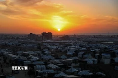 Trại tị nạn ở Khan Yunis, Dải Gaza. (Nguồn: THX/TTXVN)