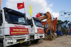 Các phương tiện, máy móc phục vụ cho dự án tại buổi lễ khởi công. (Ảnh: Sỹ Thắng/TTXVN)