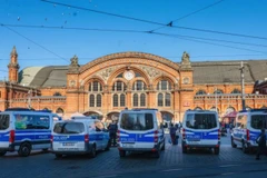 Lực lượng cảnh sát phong tỏa nhà ga trung tâm Bremen sau khi có đe dọa đánh bom. (Nguồn: DPA)