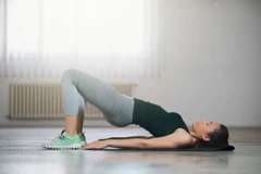 Cơ căng cứng có thể ảnh hưởng đến sinh hoạt hằng ngày, nhất là nếu bạn làm công việc phải ngồi lâu. (Nguồn: Getty Images)