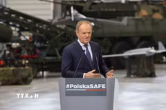 Thủ tướng Ba Lan Donald Tusk phát biểu tại Kobylka, gần Warsaw, Ba Lan. (Nguồn: PAP/TTXVN)