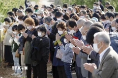 Người dân tưởng niệm các nạn nhân trong thảm họa động đất-sóng thần hồi tháng 3/2011, tại Iwaki, tỉnh Fukushima, Nhật Bản, ngày 11/3/2023. (Nguồn: Kyodo/ TTXVN)