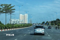 Hướng từ cầu Đông Trù ra ngoại thành thông thoáng. Ảnh: Tuấn Anh - TTXVN