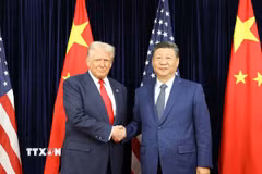 Chủ tịch Trung Quốc Tập Cận Bình và Tổng thống Mỹ Donald Trump tại cuộc gặp ở Busan, Hàn Quốc, ngày 30/10/2025. (Nguồn: THX/TTXVN)