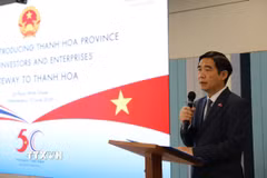 Đại sứ Phạm Việt Hùng phát biểu khai mạc tọa đàm. (Ảnh: Đỗ Sinh/TTXVN)