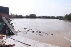 Hiện trường vụ sạt lở trên tuyến kênh xáng Bạc Liêu-Cà Mau. (Ảnh: Tuấn Phi/TTXVN)