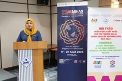Bà Zaimah Osman, Lãnh sự thương mại Malaysia tại Thành phố Hồ Chí Minh chia sẻ về cơ hội hợp tác giữa doanh nghiệp Việt Nam-Malaysia trong lĩnh vực thực phẩm Halal. (Nguồn: Báo Chính phủ)