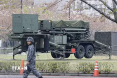 Tên lửa Patriot Advanced Capability-3 tại trụ sở Bộ Quốc phòng Nhật Bản ở thủ đô Tokyo. (Ảnh: Kyodo/TTXVN)