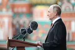 Tổng thống Vladimir Putin phát biểu khai mạc lễ duyệt binh, khẳng định ý nghĩa lịch sử của Chiến thắng trong Chiến tranh Vệ quốc vĩ đại cách đây 80 năm và tinh thần đoàn kết chống chủ nghĩa phátxít. (Nguồn: RIA Novosti)