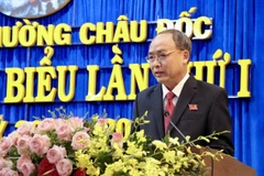 Ông Lâm Quang Thi, Bí thư Đảng ủy phường Châu Đốc, tỉnh An Giang phát biểu tại Đại hội. (Ảnh: Thanh Sang/TTXVN)