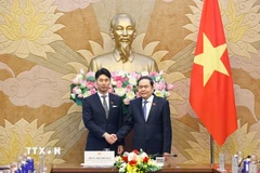 Chủ tịch Quốc hội Trần Thanh Mẫn và trưởng đoàn Nakasone Yasutaka. (Ảnh: Doãn Tấn/TTXVN)