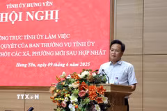 Bí thư Tỉnh ủy Hưng Yên Nguyễn Hữu Nghĩa phát biểu tại Hội nghị công bố nhân sự chủ chốt các xã, phường mới sau hợp nhất. (Ảnh: Đinh Văn Nhiều/TTXVN)