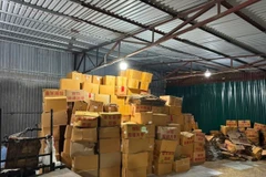 Hơn 4 tấn táo đỏ khô không rõ nguồn gốc, xuất xứ bị lực lượng chức năng thu giữ. (Ảnh: TTXVN phát)