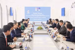 Quang cảnh cuộc gặp, làm việc giữa Đoàn công tác Bộ Ngoại giao Việt Nam và Bộ Thương mại Campuchia, ngày 13/01/2026. (Ảnh: Hoàng Minh/TTXVN)