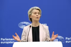 Chủ tịch Ủy ban châu Âu Ursula von der Leyen phát biểu tại Strasbourg, Pháp. (Ảnh: THX/TTXVN)