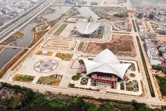 Trung tâm Văn hóa-Triển lãm tỉnh Bắc Giang được thiết kế theo hình tượng chim phượng hoàng cất cánh bay lên, có ý nghĩa Bắc Giang đang trên đà phát triển mạnh mẽ. (Ảnh: Danh Lam/TTXVN)