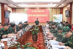 Thượng tướng Nguyễn Văn Nghĩa, Phó Tổng mưu trưởng Quân đội Nhân dân Việt Nam, phát biểu kết luận kiểm tra công tác phòng chống bão số 11 tại Quảng Ninh. (Ảnh: Văn Đảm/TTXVN phát)