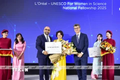 Phó Giáo sư, Tiến sỹ Tô Thị Mai Hương là 1 trong 3 nhà khoa học nữ xuất sắc trở thành chủ nhân của Giải thưởng L’Oréal - UNESCO Vì sự phát triển phụ nữ trong khoa học năm 2025. (Ảnh: TTXVN phát)