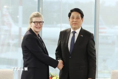 Chủ tịch nước Lương Cường tiếp bà Stephanie Pope, Chủ tịch kiêm Tổng Giám đốc điều hành Tập đoàn máy bay thương mại Boeing (BCA). (Ảnh: Lâm Khánh/TTXVN)