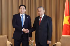 Tổng Bí thư Tô Lâm tiếp Tổng Giám đốc Quỹ đầu tư Quốc gia Kazakhstan Samruk-Kazyna Nurlan Zhakupov. (Ảnh: Thống Nhất/TTXVN)