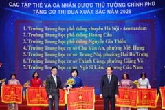 Trường Trung học cơ sở Ngô Sĩ Liên vinh dự được nhận Cờ thi đua của Thủ tướng Chính phủ - phần thưởng cao quý ghi nhận những nỗ lực, cống hiến không ngừng của tập thể nhà trường trong năm học 2024-2025. (Ảnh: Thanh Tùng/TTXVN)