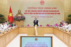 Thủ tướng Phạm Minh Chính chủ trì cuộc gặp của Thường trực Chính phủ với lãnh đạo, nguyên lãnh đạo các cơ quan báo chí. (Ảnh: Dương Giang/TTXVN)